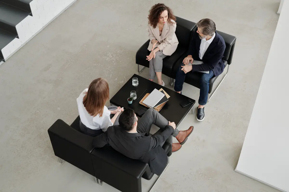 Discussion de financement en rendez-vous professionnel